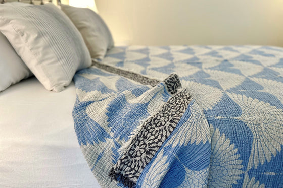 Jacquard Muslin Bed Blanket King/Queen-Blue Crane